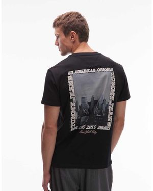 Tommy Hilfiger Camiseta Negra Con Detalle De Sello Con Foto De - Negro