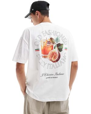 ASOS T-Shirt Oversize Sporco Con Stampa Di Cocktail Sul Retro - Bianco
