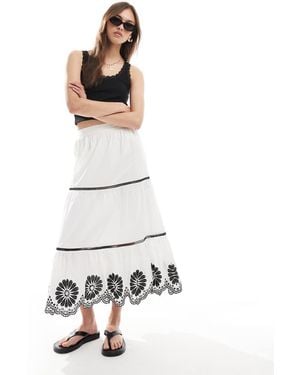 New Look Tiered Floral Hem Midi Skirt - White