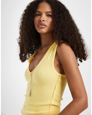 Free People Top Sin Mangas Con Cuello De Pico Neria En-Amarillo