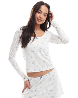 Daisy Street Long Sleeve Pyjama Top With Bow Graphic Detail - White