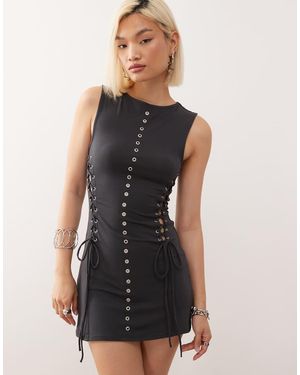 Weekday Vestido Corto Negro Apagado Con Detalle De Ojales De