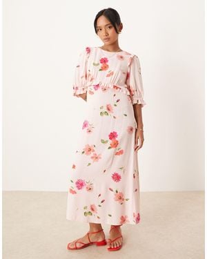 Nobody's Child Petite Felicia - robe mi-longue à volants et imprimé fleuri - Rose