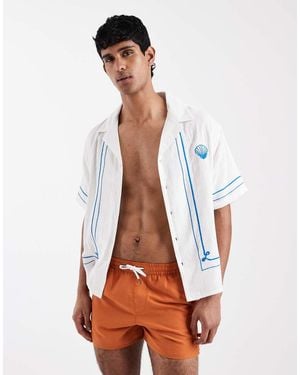 Aray Camisa Playera Blanca Con Cuello De Solapas Y Bordados De - Blanco