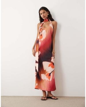 ASOS Vestido Largo Rosa Técnico Con Estampado Floral, Cuello Ancho Y Fular - Rojo