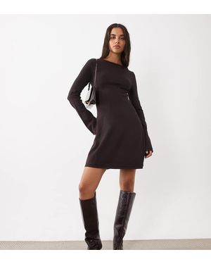 Kaiia Exclusieve Gebreide Skater Minijurk Met Boothals En Gedrapeerde Rug - Zwart