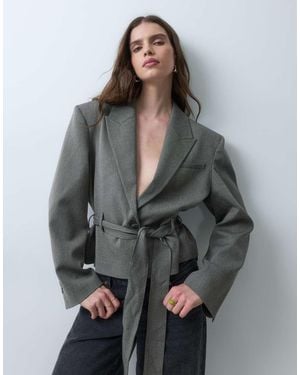 ASOS Chaqueta Corta De Corte Boxy Con Cinturón - Gris