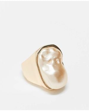 ASOS Anello Dorato Con Perla D'Acqua Dolce Sintetica - Metallizzato