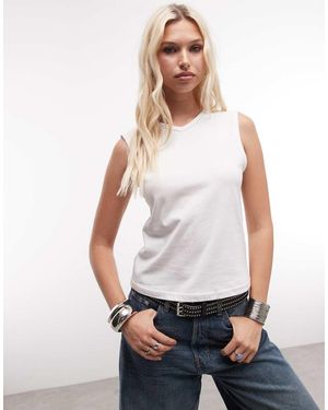 Weekday Top Ajustado Sin Mangas Con Cuello De Pico - Blanco
