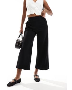 Vero Moda Jersey Pull On 7/8 Trouser With Button Waist Detail - Black