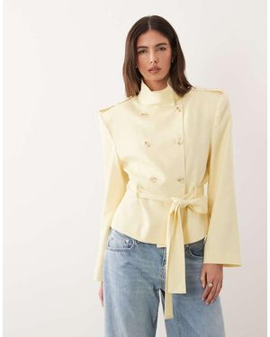 ASOS Gabardina Corta Amarillo Pastel Con Hombreras De - Neutro