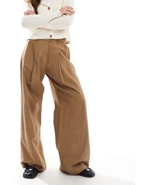 Aware Drapey Tailored Dad Trouser - Natural