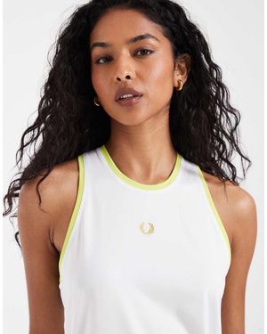 Fred Perry Top Sin Mangas De Estilo Tenista Con Logo En El Centro De - Blanco