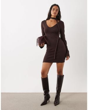Kaiia Exklusive gestrickte minikleid mit schal-detail und ausgestellten ärmeln - Braun