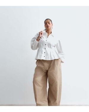 ARRANGE Curve Gestructureerd Overhemd Met Kraag En Peplum En Contrasterende Knopen - Wit