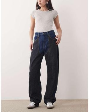 Wrangler Vaqueros Negros Y Azules De Corte Barrel Con Lavado Medio Y Parches De
