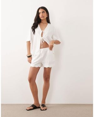 Kaiia Exclusive Linen Look Scallop Edge Elastic Waist Mini Shorts - Natural