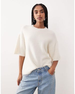 Gina Tricot – kurzärmliges relaxed fit strickoberteil aus wolle und alpakawolle - Weiß