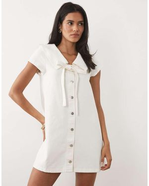 Miss Selfridge Vestido Vaquero Corto Con Cuello Y Detalle De Lazada En-Blanco