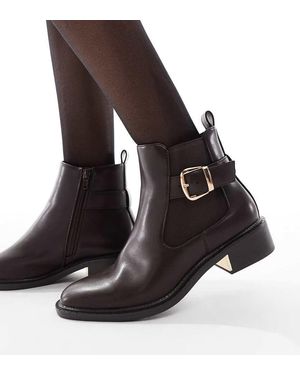 SEQWL Wide Fit Botas Chelsea Marrón Con Diseño Elegante Y Detalle De Hebilla Latte De - Negro