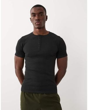 4505 Seamless Rib Muscle Fit Training Henley T-Shirt - Black