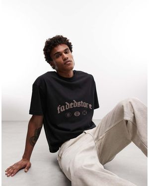 Faded Store T-Shirt Nera Con Stampa Del Logo Gotico Sul Retro - Nero