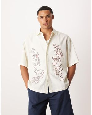 ASOS Camisa De Corte Cuadrado Extragrande Con Diseño Estampado De -Neutro - Blanco