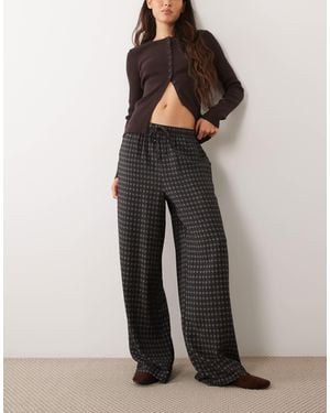 New Look Pantalon large à carreaux et marron - Gris