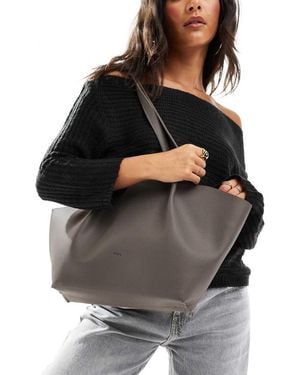 PASQ Tote Tas Met Dubbele Band, Textuur En Vouwen Aan De Voorkant - Zwart
