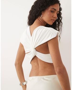 Missy Empire Twist Back Detail Crop Top - Brown