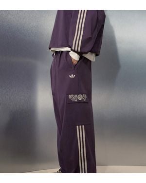 adidas Originals x ASOS Track Trousers With Embroidery Detail - Blue