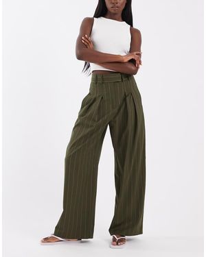 River Island Pantalones Verdes De Pernera Ancha Con Raya Diplomática