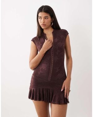 I.AM.GIA Isela Vestito Mini Con Pizzo, Chiusura A Gancetti Sul Davanti, Maniche Corte E Vita Bassa - Viola