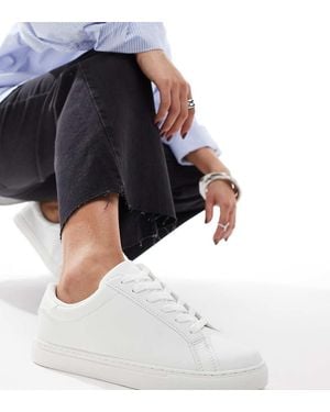 ASOS Zapatillas De Deporte Blancas Drama De Wide Fit - Blanco