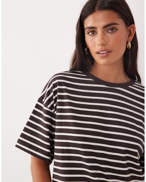 New Look Kastiges t-shirt mit en streifen - Schwarz