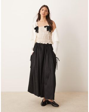 Glamorous Falda Midi Negra Voluminosa De Tafetán De -Negro - Neutro