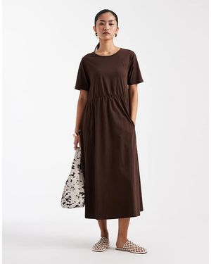 Threadbare Vestido Midi Chocolate De Manga Corta De Punto Liso De - Marrón