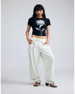 Desigual Camiseta Negra Con Estampado Floral - Blanco