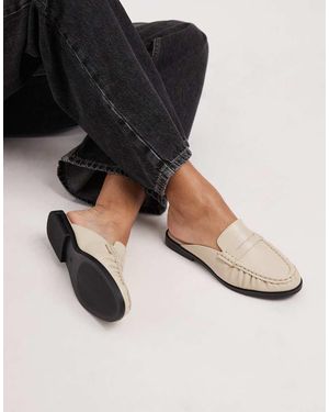 schuh Mules Blancos Estilo Mocasines Fruncidos De Cuero Leeds De - Negro