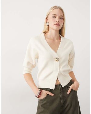 Mango Cardigan Van Compact Breisel Met Korte Mouwen En Opvallende Knoop - Wit