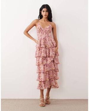 Pretty Lavish – gestuftes midaxi-kleid mit rüschen und blumenmuster - Pink