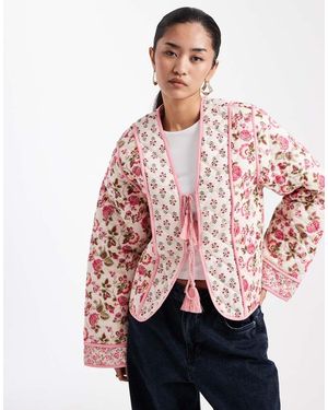 Miss Selfridge Chaqueta Acolchada Con Estampado Variado Y Lazada Delantera De Algodón De - Rojo