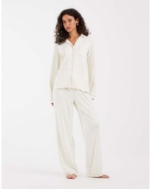 Loungeable Conjunto De Pijama De Top Con Cuello Abierto Y Pernera Ancha En Punto Supersuave Con Ribete En Marshmallow-Blanco