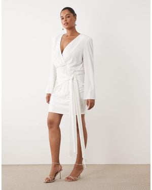 Tfnc Plus Robe courte près du corps à col v et épaulettes avec détail drapé - Neutre