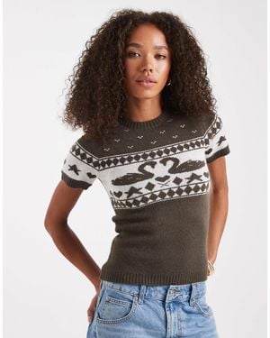 Daisy Street Short Sleeve Knit Top With Swan Graphic - Gray