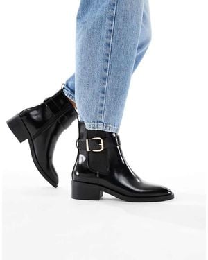 schuh Botas Chelsea Negros Con Tacón Y Detalle De Hebilla Cadie De - Azul