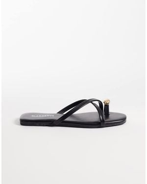 Glamorous Flat Sandals With Toe Ring - Black