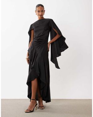 TFNC London Satijnen Maxi-Jurk Met Cape-Top En Rok Met Overslag - Wit
