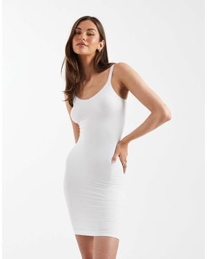 Pieces – figurbetontes, nahtloses shaping-kleid - Weiß