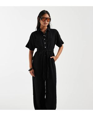 Only Petite Tuta Jumpsuit A Maniche Corte Nera Allacciata - Nero